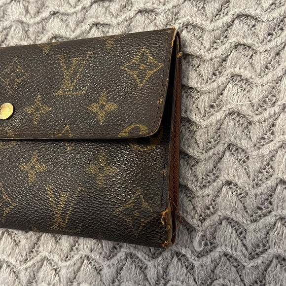 Authentic Louis Vuitton wallet - Picture 2 of 13